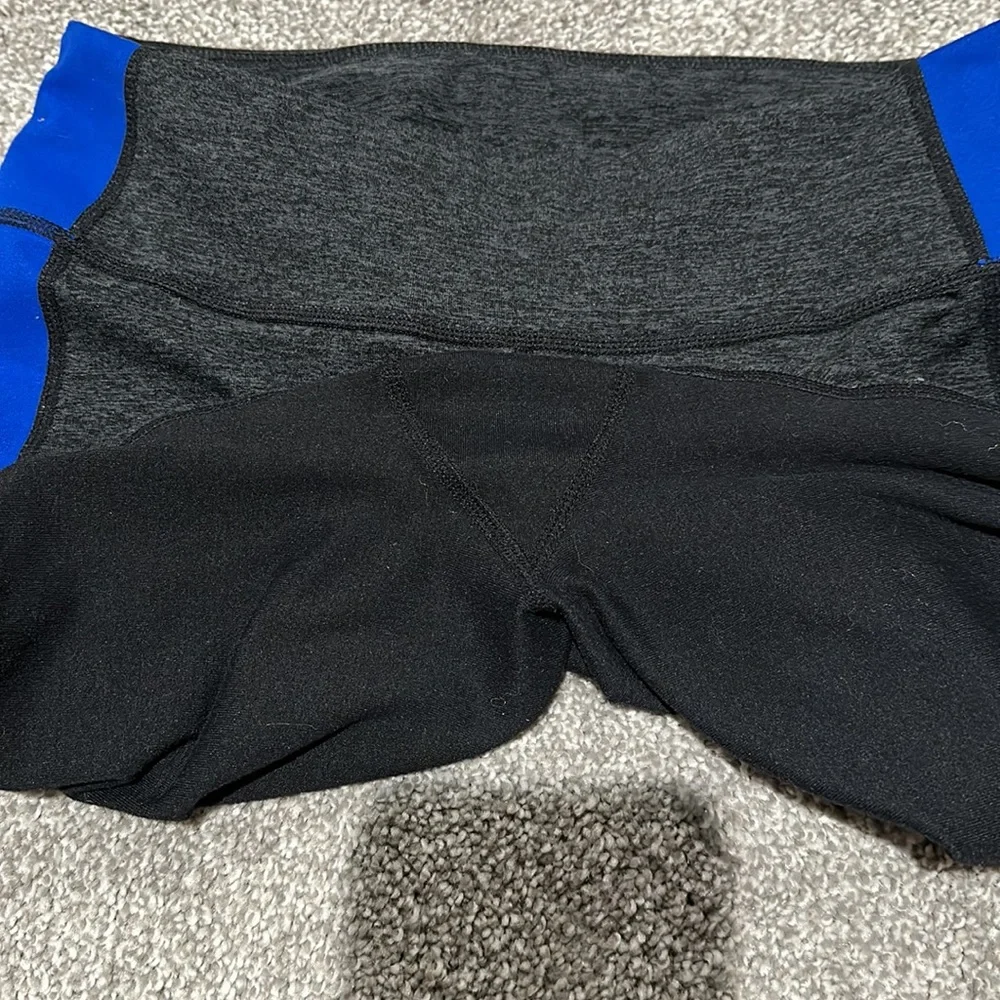 Zella black and blue live in‎ leggings with black mesh size small
